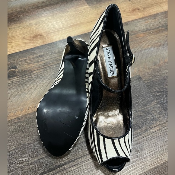 Zebra Steve Madden Leveda Pumps. Size 8.5 - Picture 3 of 4